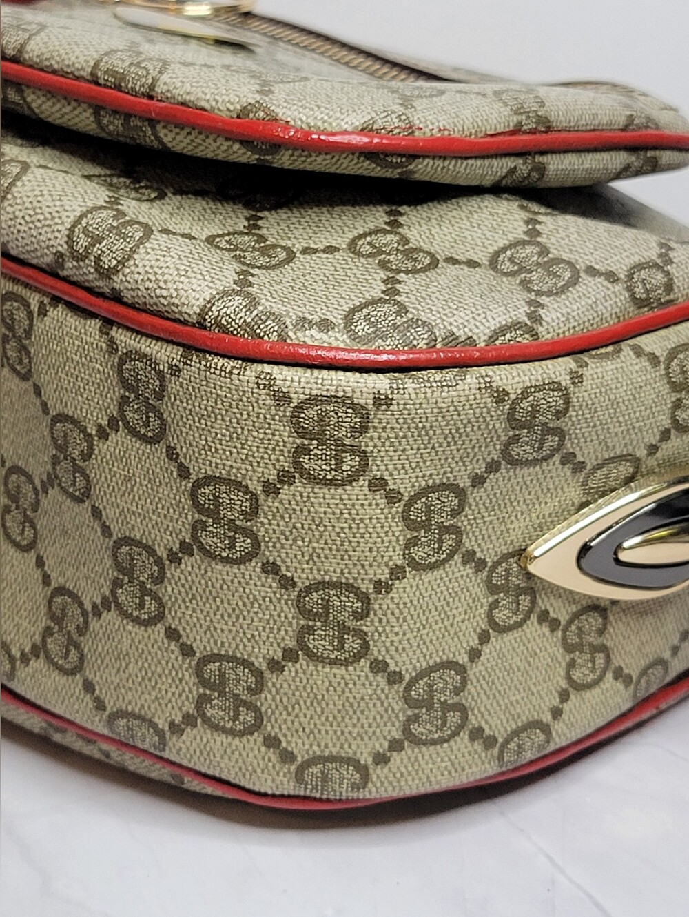 GUARANTEED AUTHENTIC/VINTAGE 1970s GUCCI, CROSSBODY 10" X 7" X 3" - Picture 7 of 13